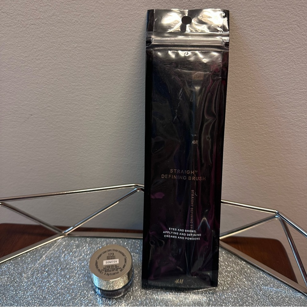 🌼 5/$20 - New 2 piece eyebrow liner with brush  (loreal and H&M)